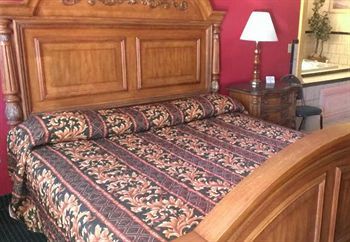 Econo Lodge Norwalk Bagian luar foto