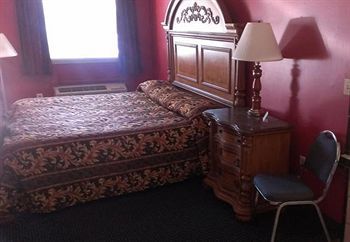Econo Lodge Norwalk Bagian luar foto