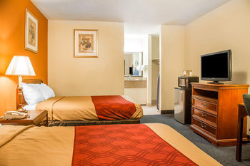 Econo Lodge Norwalk Bagian luar foto