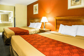 Econo Lodge Norwalk Bagian luar foto