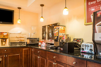 Econo Lodge Norwalk Bagian luar foto