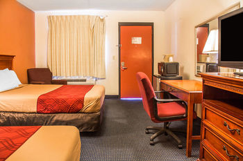 Econo Lodge Norwalk Bagian luar foto