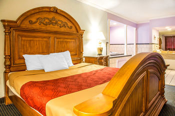 Econo Lodge Norwalk Bagian luar foto